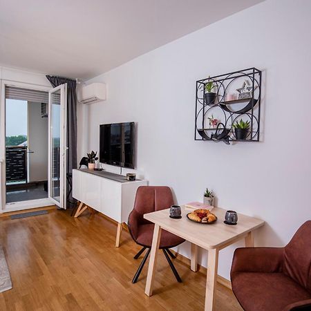 Apartamento Zagreb Borovje New Free Garage Exterior foto